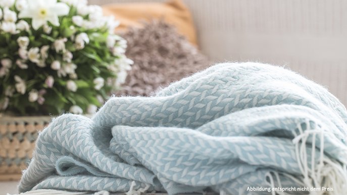 Eine kuschelige Wohndecke ist der Gewinn und verspricht behagliche Wärme sowie entspannte Momente zum Wohlfühlen.