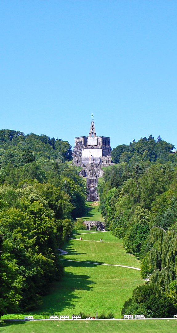 Weitläufiger Park mit Herkules-Monument, viel Natur, Ökostrom Kassel verbindet Klimaschutz mit regionaler Identität.