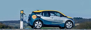 elektroauto Ladestation Schnellladesäule E-Mobil aufladen E-Mobilität  Elektromobilität Elektro-Auto e-car ladesäule e auto electro car e-car ecar  load strom batterieladung e-charge ladebox batterie Stock Photo